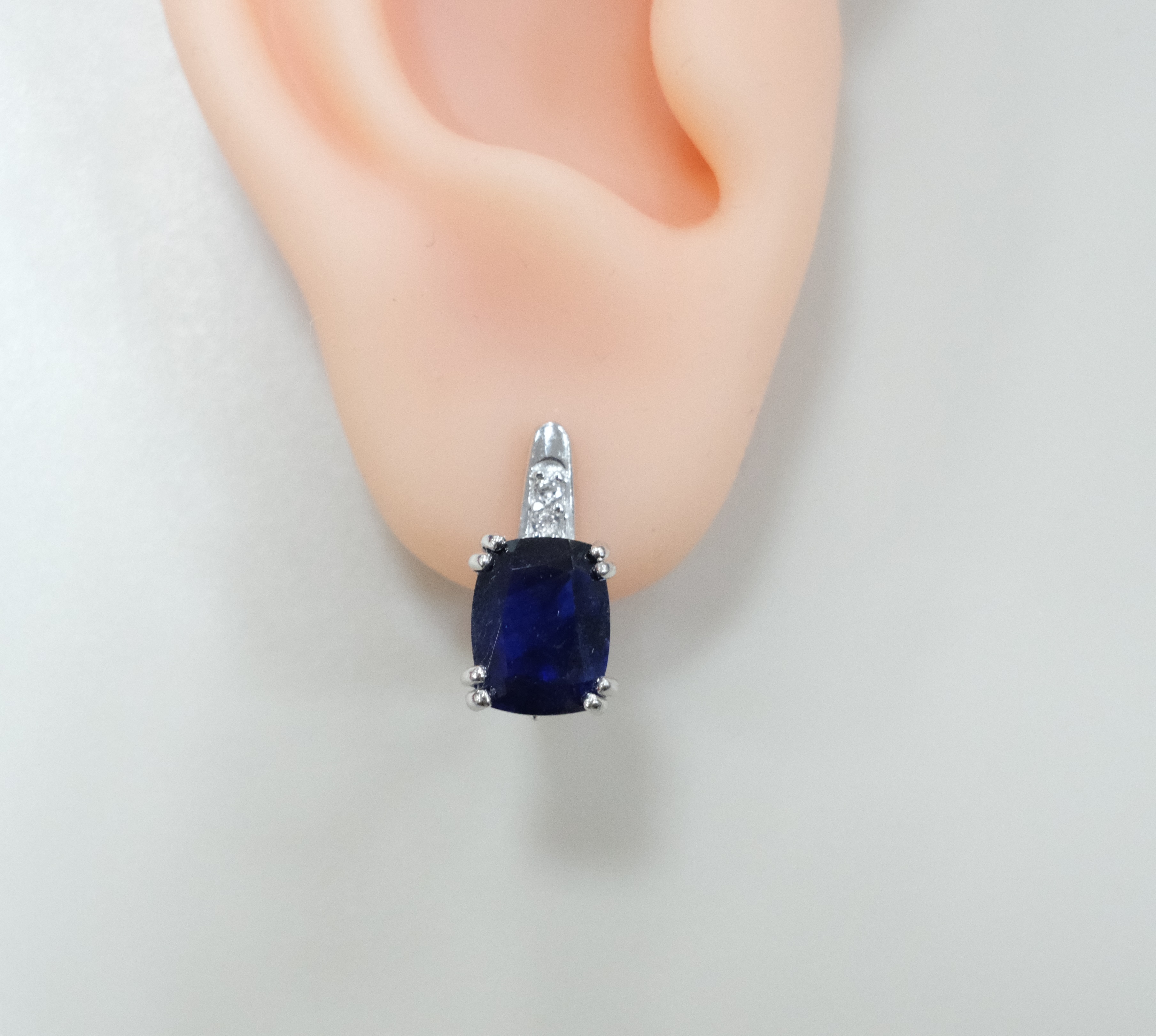 Серебряные серьги с сапфирами